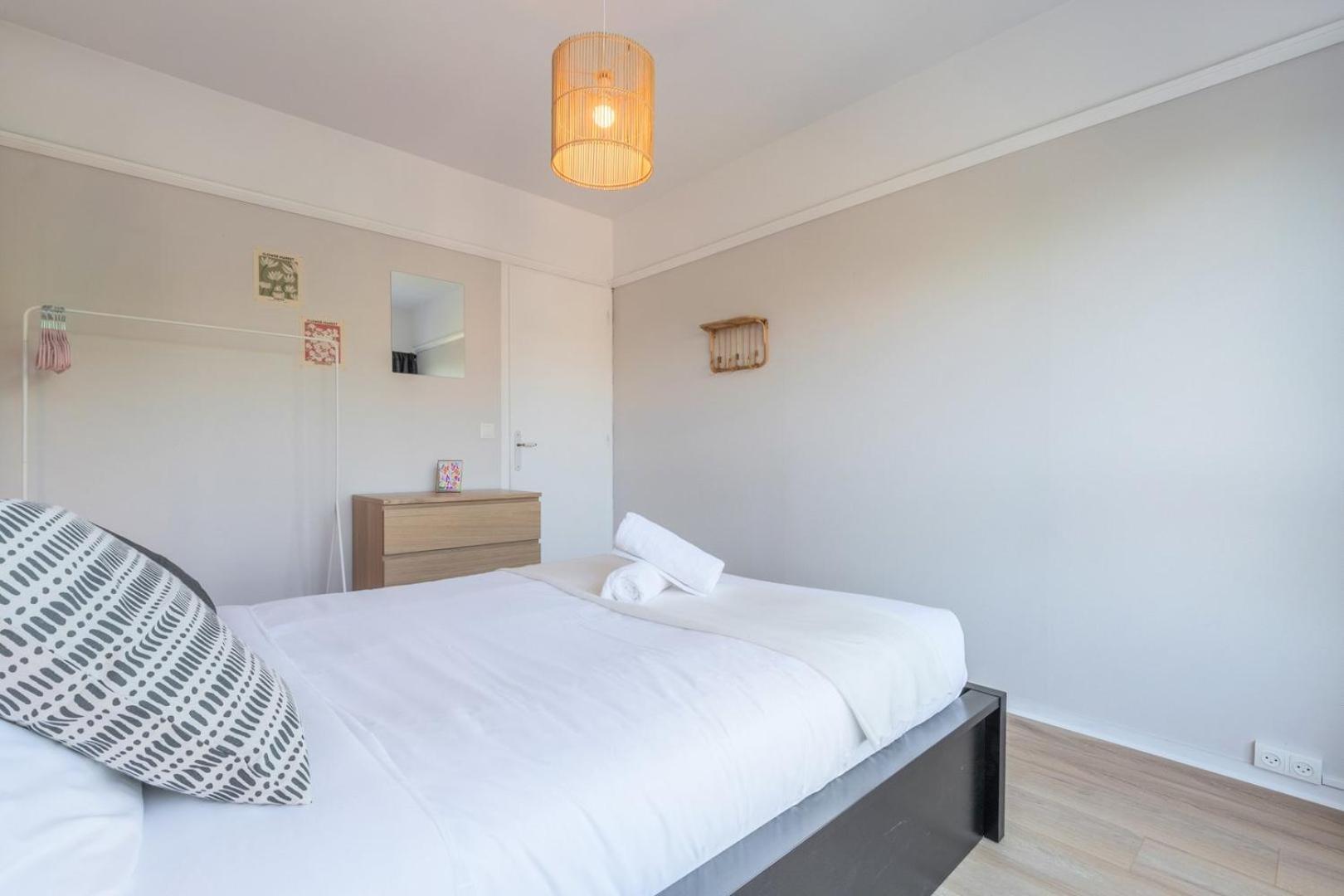 Spacious 3 Bedroom Apartment & Private Parking! Lambersart Exterior photo