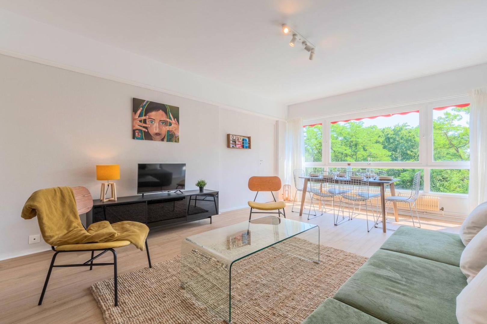 Spacious 3 Bedroom Apartment & Private Parking! Lambersart Exterior photo